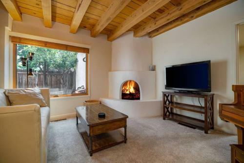 Diego Getaway- Courtyard - 3br & Office