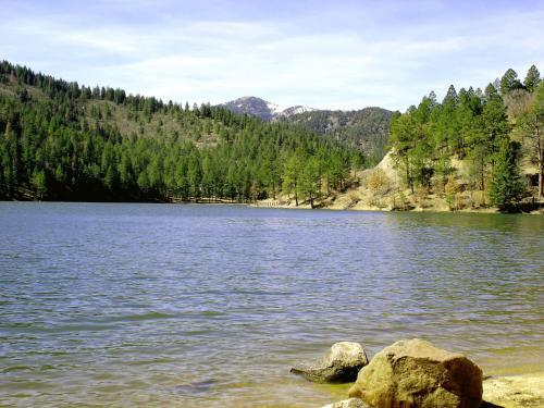 Lodge Sleeping Bear, 2 Bedrooms, Front Deck, Midtown, Sleeps 6