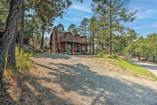 Cheery Ruidoso Cabin With Valley-view Balcony