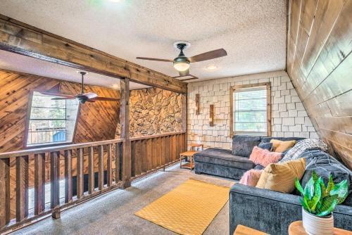 Cheery Ruidoso Cabin With Valley-view Balcony