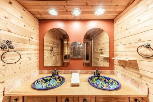 Whispering Pines Lodge