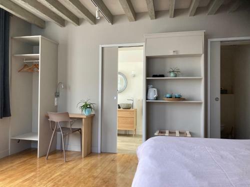 Hostal Chambres Chez L'habitant Capucine