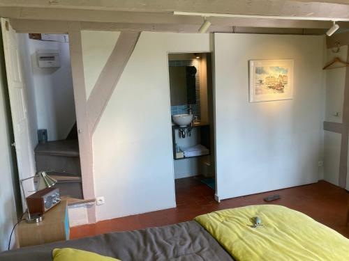 Hostal Chambres Chez L'habitant Capucine