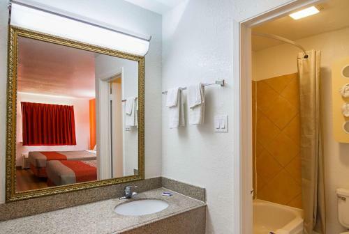 Motel 6 Red Oak