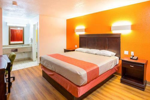 Motel 6 Red Oak