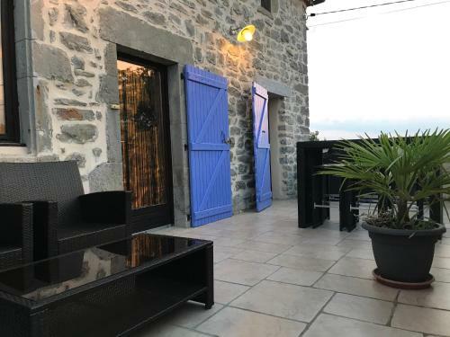 Mas de Guilhaumon C�t� Hameau