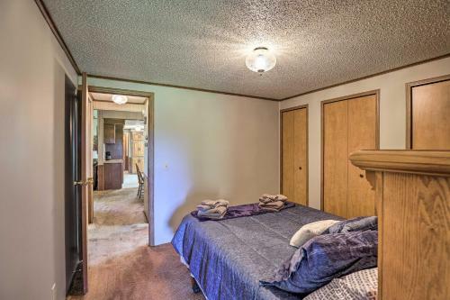 Charming Burdett Home With Grill, Gazebo And Yard