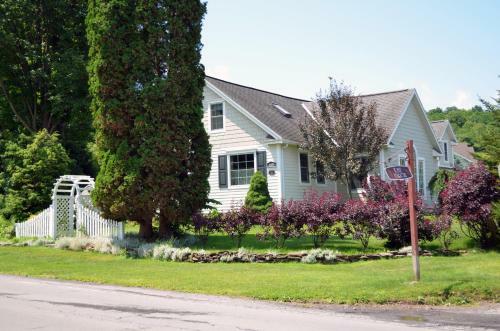 Bed & Breakfast The Lace Curtain Cottage