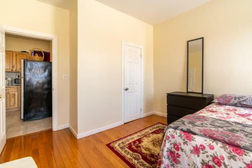 Hostal Empire Blvd Guest House
