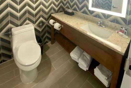 Hotel Super 8 By Wyndham Brooklyn Williamsburg