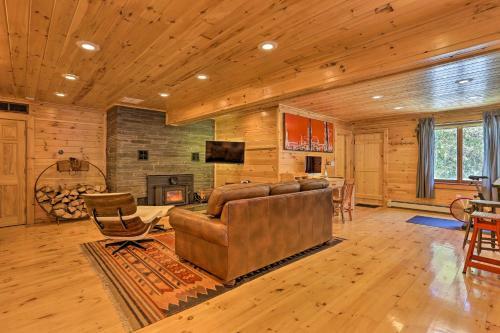 Cozy Couples Cabin Hike, Dine, Fish, And More!