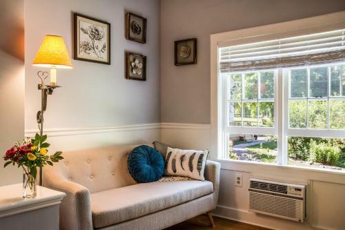 Bed & Breakfast Inn At Silver Maple Farm