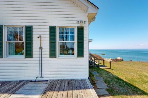 North Fork Waterfront Gem