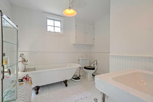 1890s East Hampton Farmhouse In Amagansett Area!