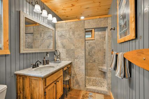Quiet Adirondack Cabin On Private Lake!