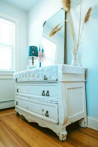 Vintage Beach House, Perfectly Located
