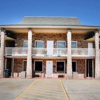 Lakeview Hotel