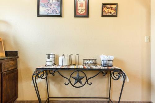 Hotel Freer Executive Inn & Suites