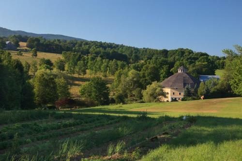 Bed & Breakfast Inn At The Round Barn Farm