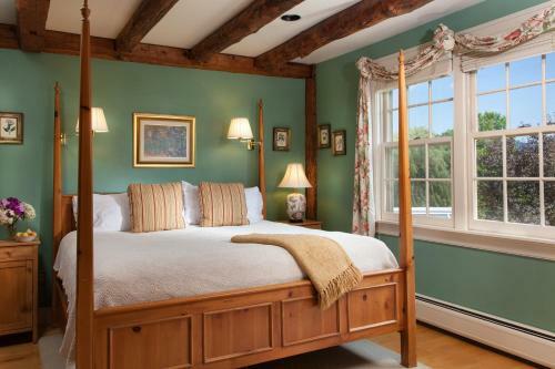 Bed & Breakfast Inn At The Round Barn Farm