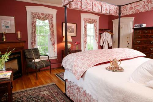 Bed & Breakfast Inn At The Round Barn Farm