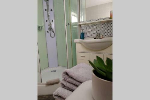 Joli Studio Ind�pendant 700m Des Plages