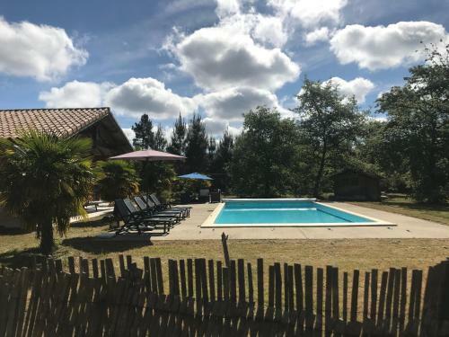 Maison Avec Piscine Au C?ur de La For�t