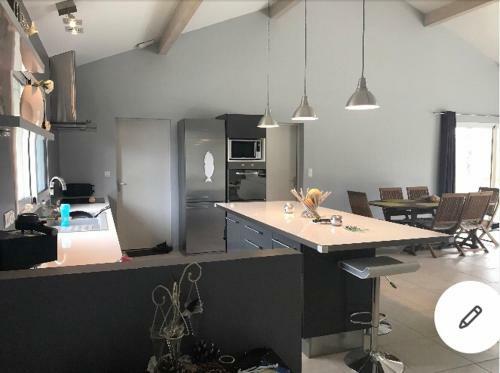 Maison Avec Piscine Au C?ur de La For�t