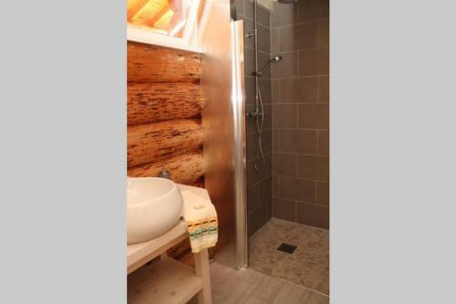 Pialous:chalet En Rondins Avec Espace D�tente