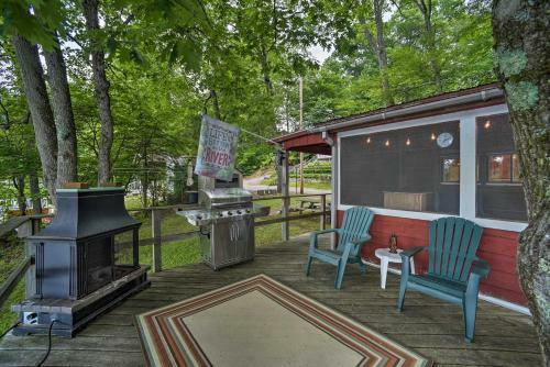 Riverfront Escape With Dock, 19 Mi To Saratoga!