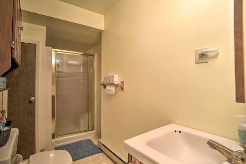 Riverfront Escape With Dock, 19 Mi To Saratoga!
