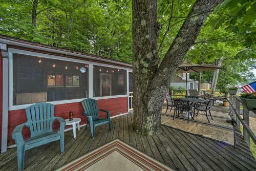 Riverfront Escape With Dock, 19 Mi To Saratoga!