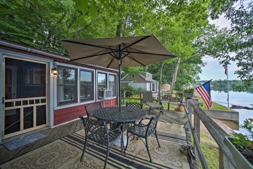 Riverfront Escape With Dock, 19 Mi To Saratoga!
