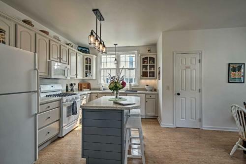 Charming Buffalo Home With Private Yard And Deck!