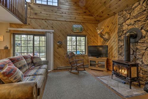 Charming Lake Placid Chalet With Deck And Forest Views