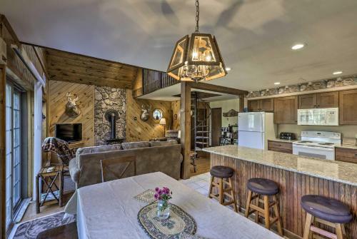 Charming Lake Placid Chalet With Deck And Forest Views