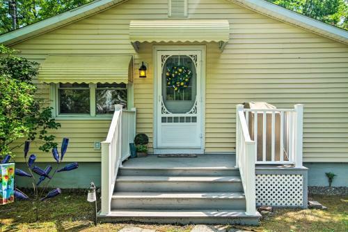 Lakefront Mayville Cottage With Dock And Grill!
