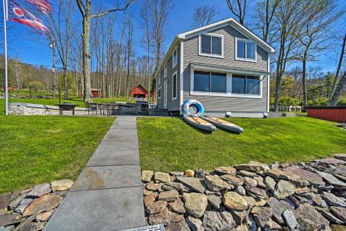 Lakeside Retreat Fire Pit, Bbq, Paddleboat!