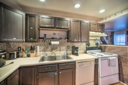 Milford Cottage On Half Acre With Deck And Grill!