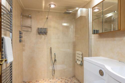 Apartamento Charming 3br 3bath In Brilliant Location!