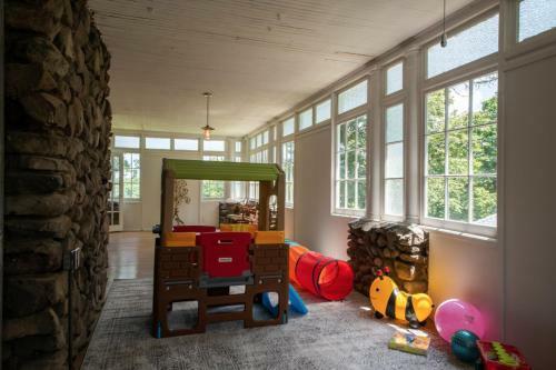 The Twin Lakes House - Lake View
