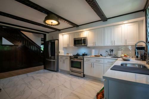 The Twin Lakes House - Lake View