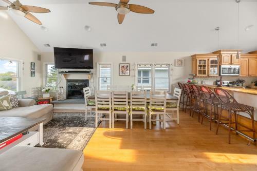 Large Group Friendly Beach House Steps From Village And Ocean