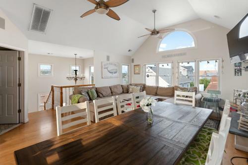 Large Group Friendly Beach House Steps From Village And Ocean