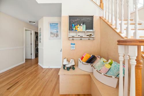Large Group Friendly Beach House Steps From Village And Ocean
