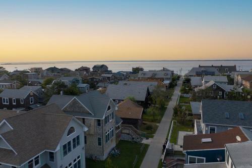 Large Group Friendly Beach House Steps From Village And Ocean