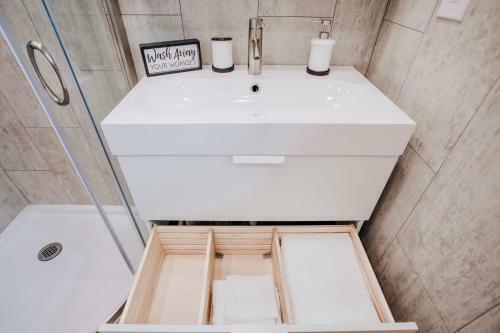 Modern & Cozy Stand-alone Apartment - Perfect Stay