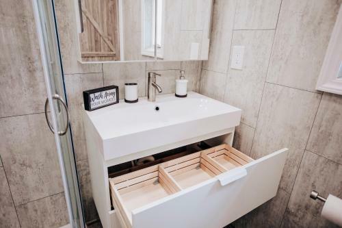 Modern & Cozy Stand-alone Apartment - Perfect Stay