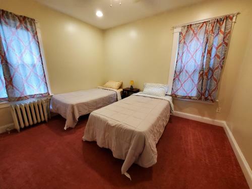 6 Minutes From The Falls! Spacious 2nd Floor Apartment Sleeps 5