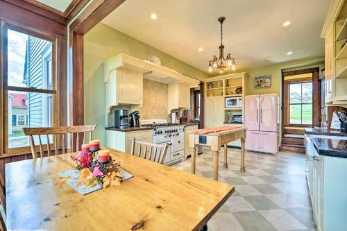 Pet-friendly Victorian Homestead With Fire Pit!